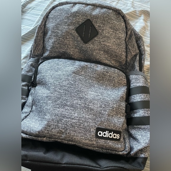MAKE AN OFFER! ADIDAS BACKPACK - Picture 2 of 7